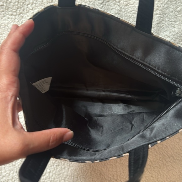 4/20$ Leopard makeup/ toiletry bag - Picture 2 of 2